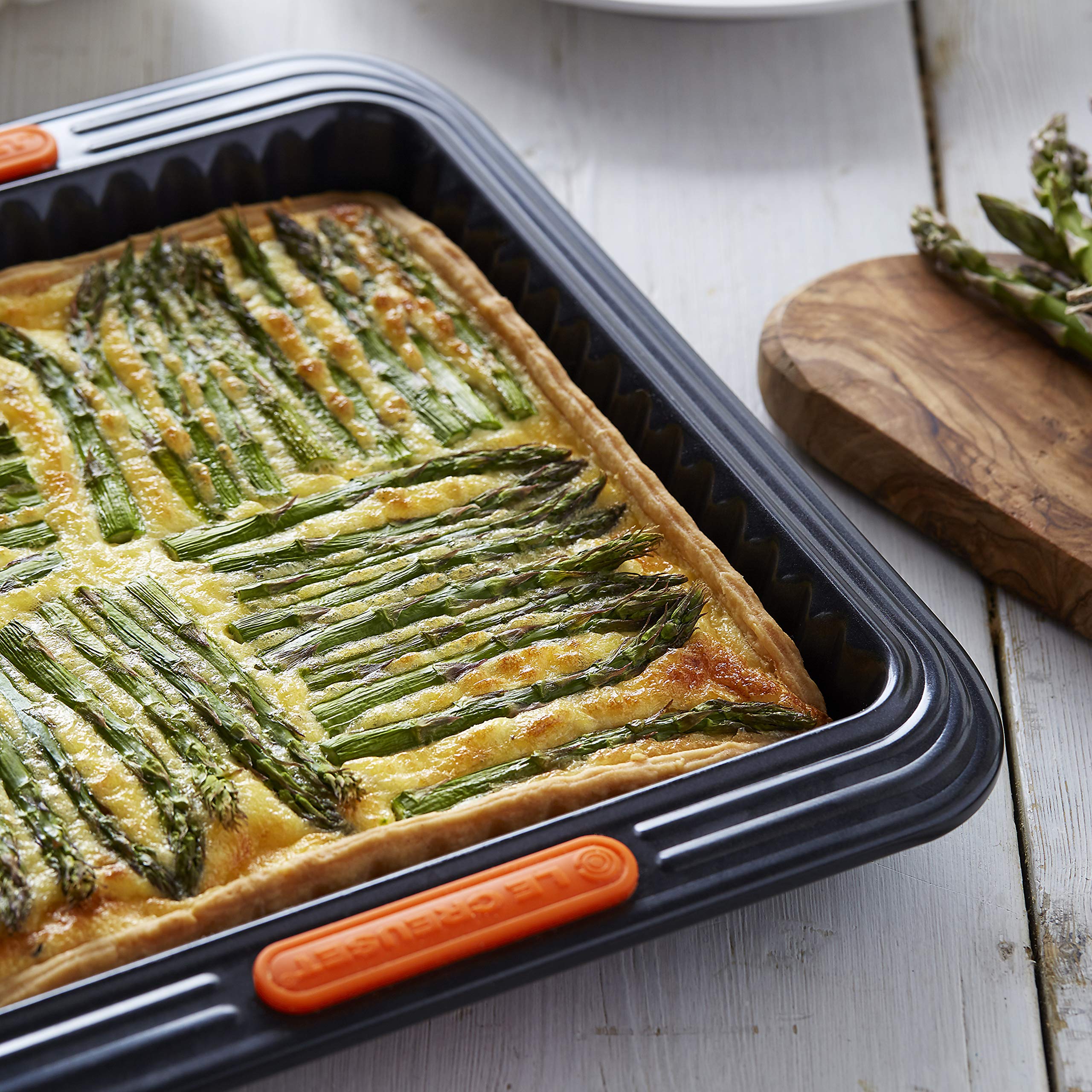 le-creuset-moule-tarte-carr-fond-amovible-23-x-23-cm-acier-silicon image 2