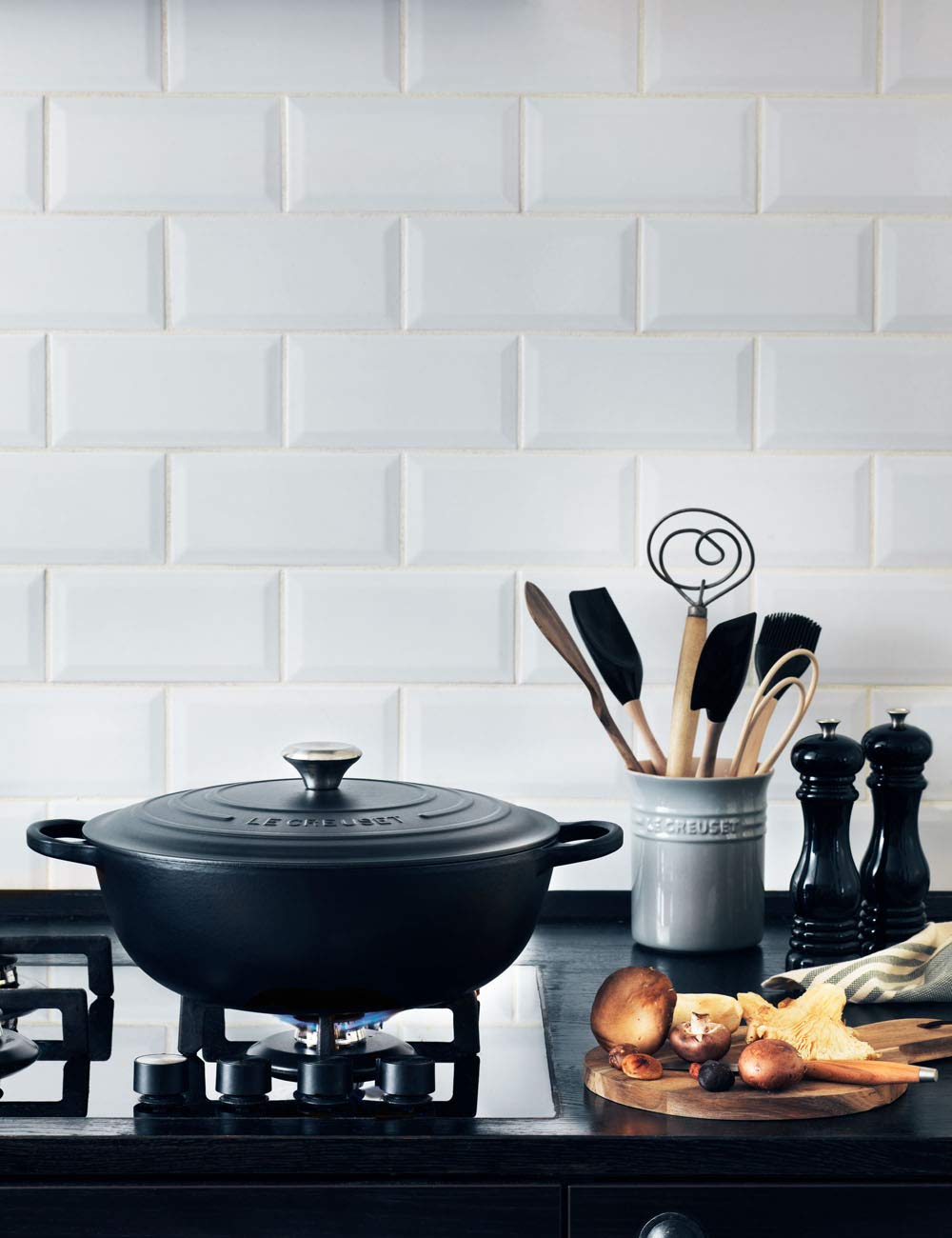 le-creuset-petite-spatule-cuill-re-silicone-bois-onyx-32-cm image 2
