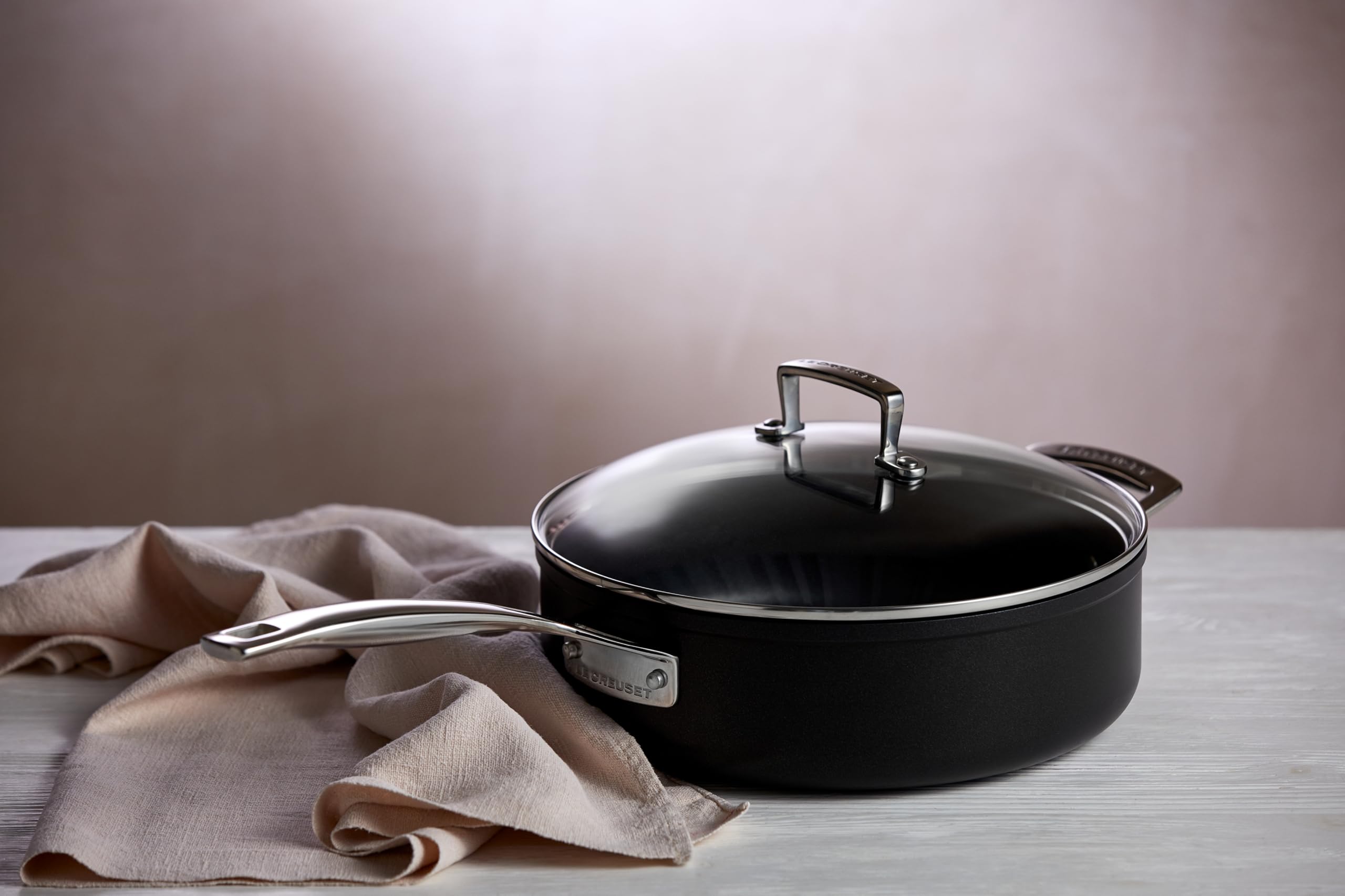 le-creuset-sauteuse-en-aluminium-forg-avec-couvercle-26-cm-anthracite-argent image 6