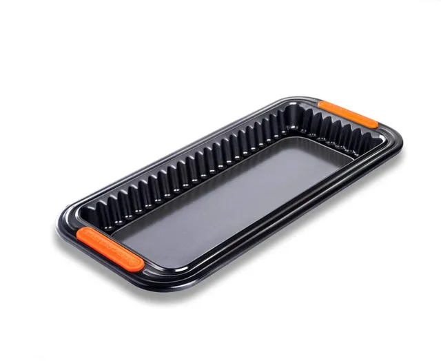 le-creuset-moule-tarte-rectangulaire-fond-amovible-33x13-cm-anthracite-orange image 1