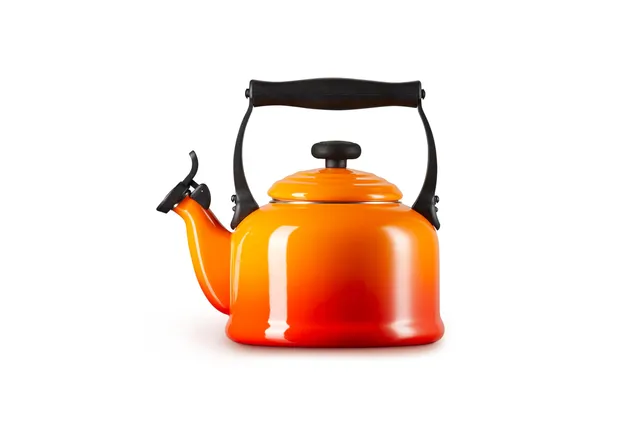 le-creuset-bouilloire-traditionnelle-sifflet-acier-maill-2-1-l-volcanique image 1