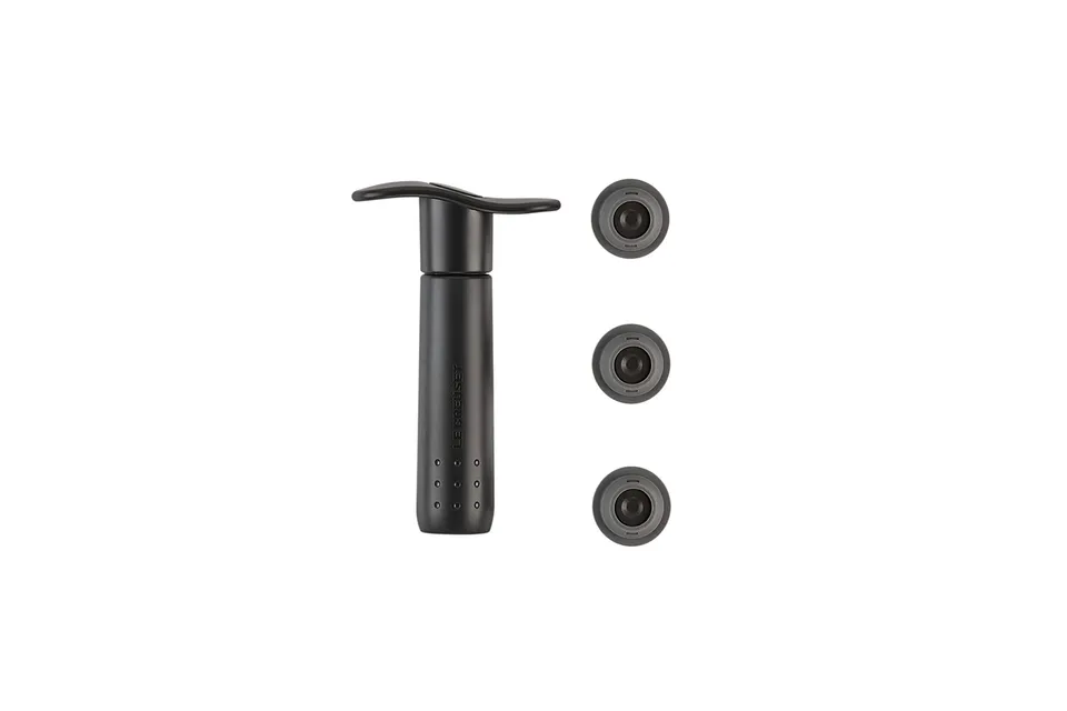 le-creuset-pompe-vin-wa-137-noir-mat-3-bouchons image 1
