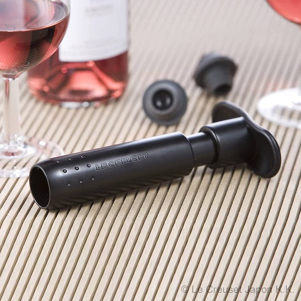 le-creuset-pompe-vin-wa-137-noir-mat-3-bouchons image 6