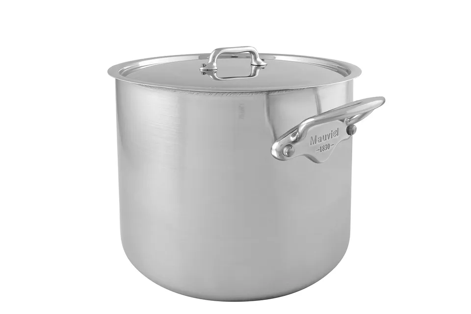 mauviel1830-m-urban-3-marmite-traiteur-24-cm-avec-couvercle-inox image 1