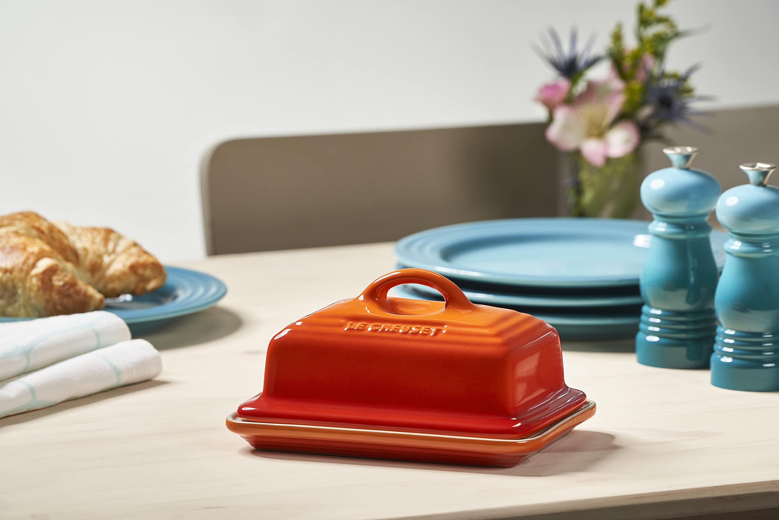 le-creuset-beurrier-c-ramique-900-g-bleu-cara-bes image 6