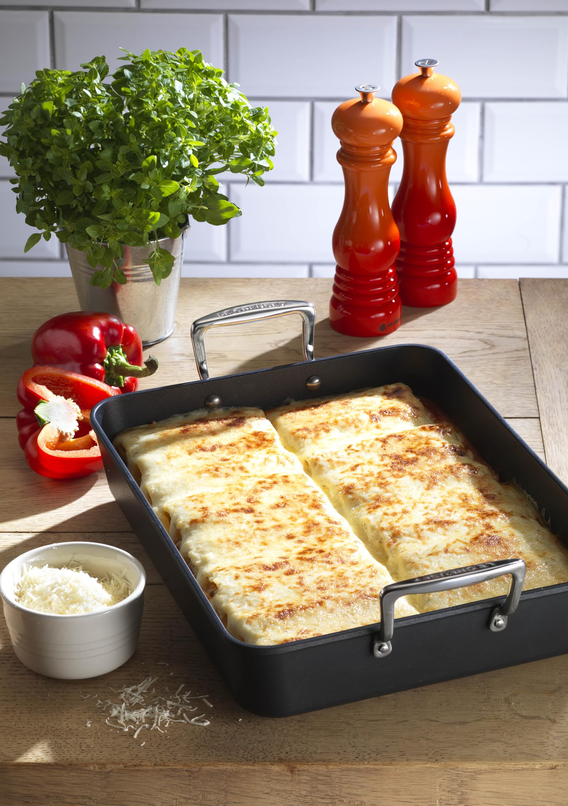le-creuset-plat-r-tir-anti-adh-rent-fonte-d-aluminium-35x27-cm-anthracite-argent image 5