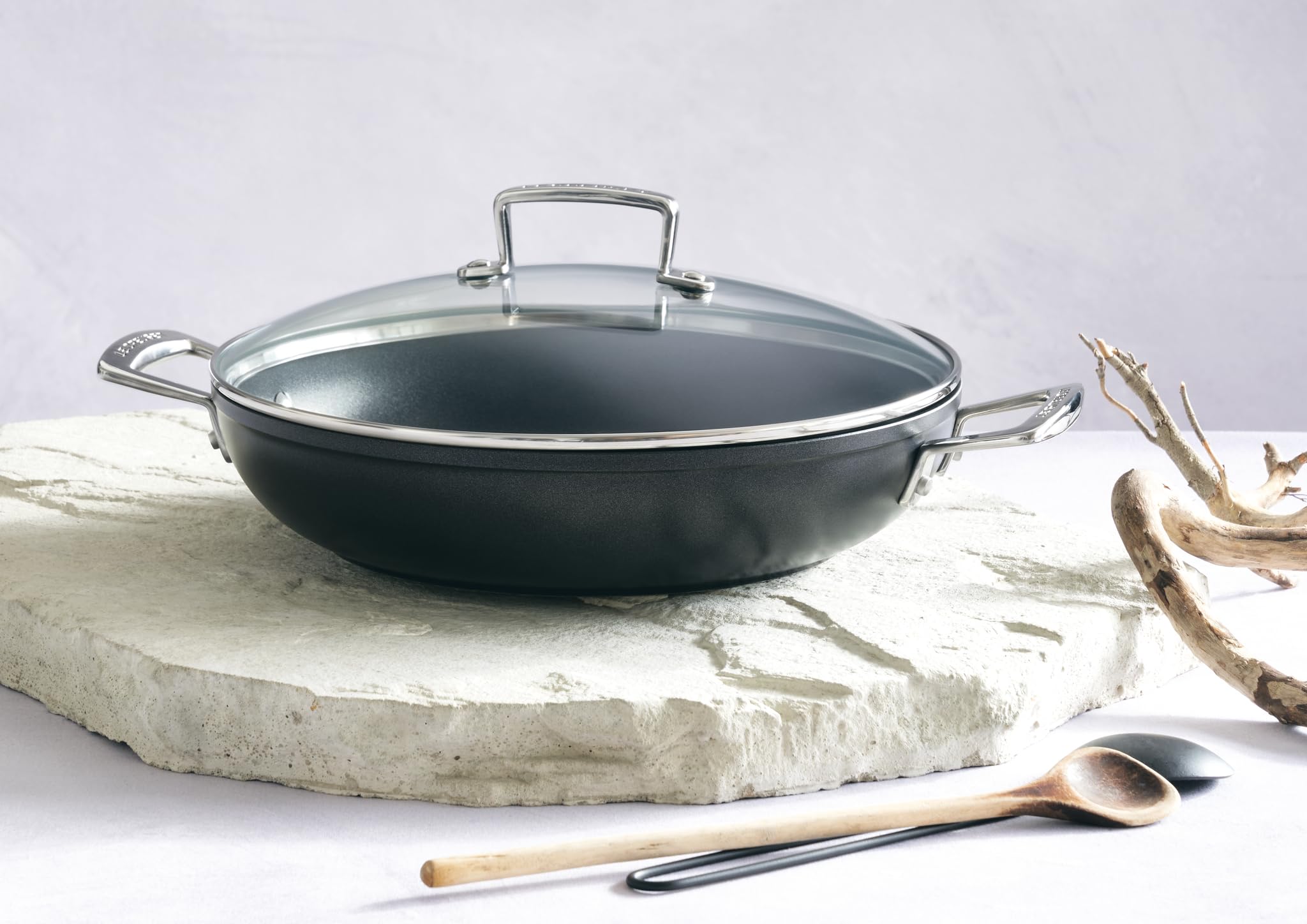 le-creuset-sauteuse-proven-ale-anti-adh-rente-28-cm-anthracite-argent-avec-couve image 6