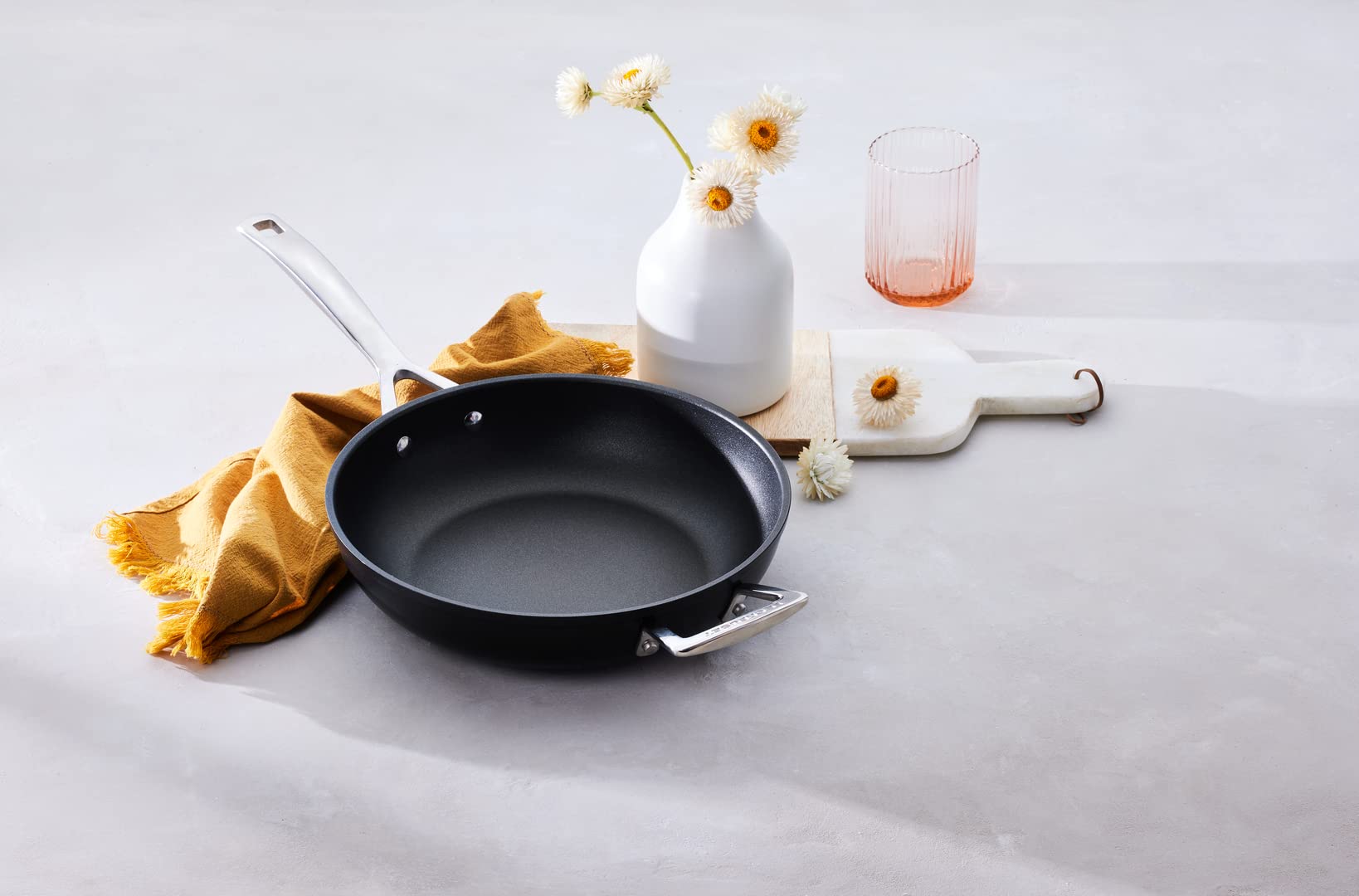 le-creuset-sauteuse-aluminium-forg-anti-adh-sive-28-cm-anthracite image 7