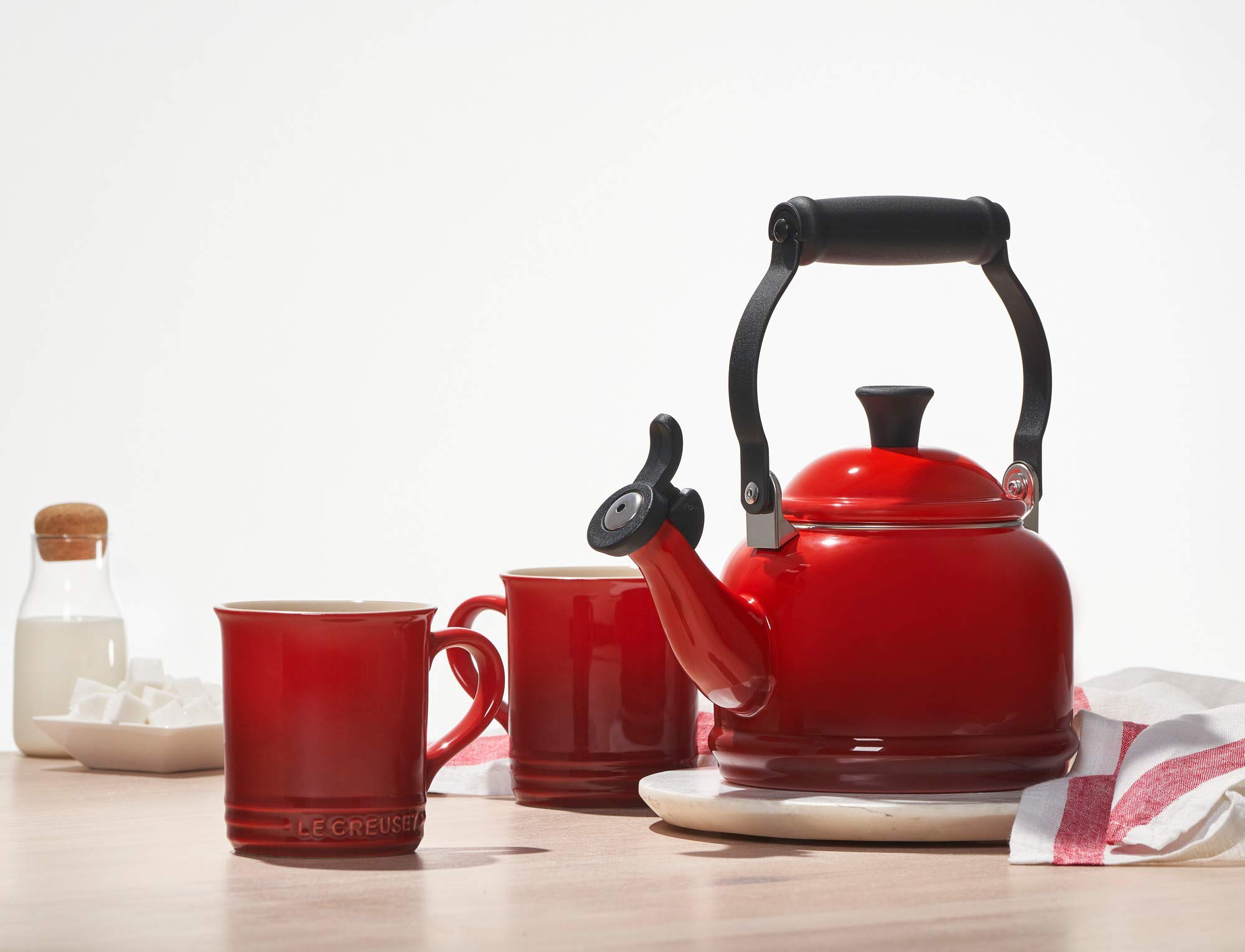le-creuset-bouilloire-demi-sifflet-acier-maill-1-1-l-cerise image 2