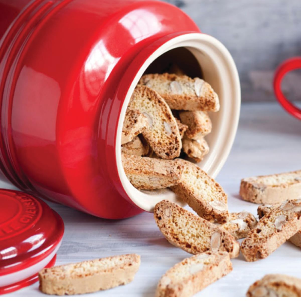 le-creuset-heritage-pot-biscuits-en-gr-s-maill-2-4-l-cerise image 6